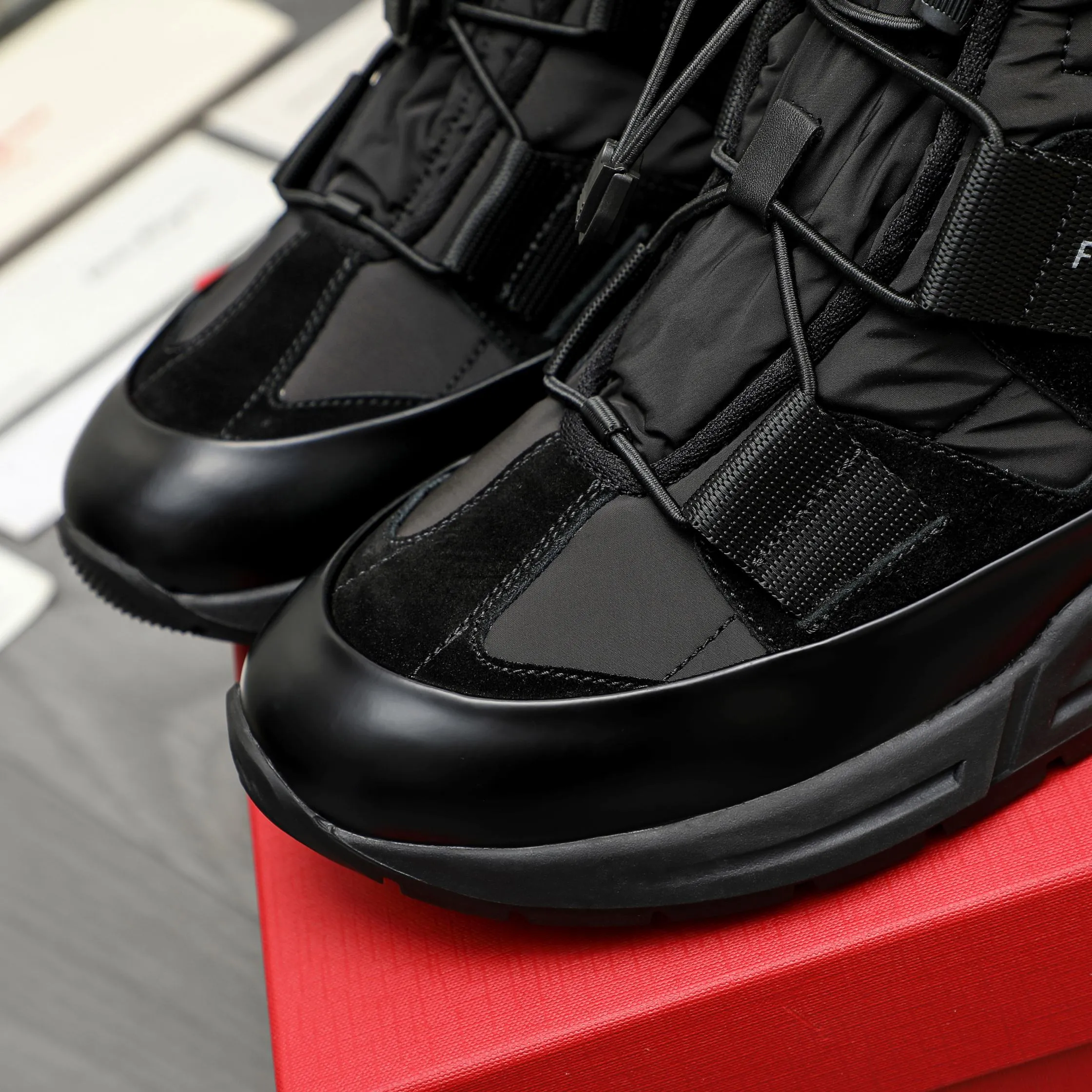 Men's shoes 💰640 Product trademark: Ferragamo "Ferragamo" high-top casual shoes Regular size: 38-46 (45.46 is custom-made and non-returnable) Product materials: Selected frosted cowhide stitching cloth upper, cowhide lining, original outsole